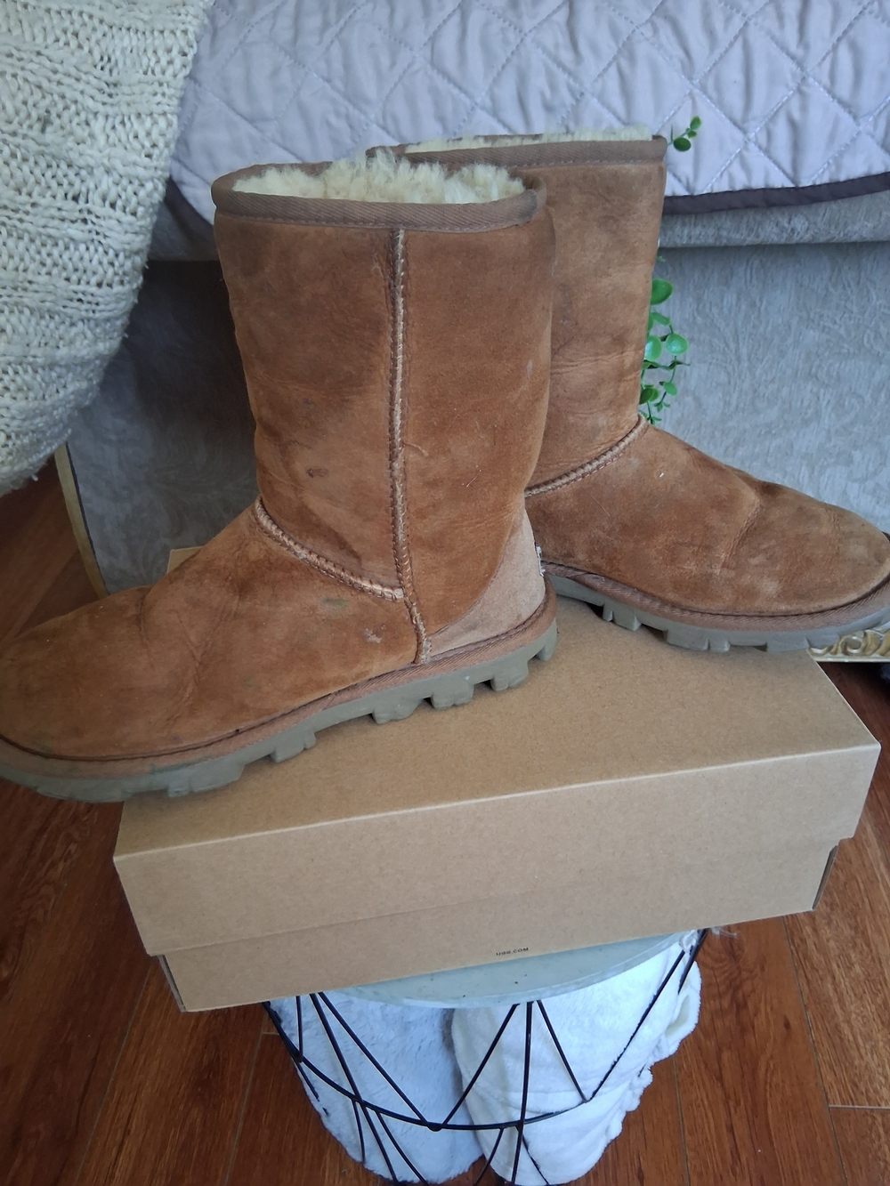 UGG Australia Essential Short 5835 Chestnut Sheepskin Boots Women's Size 7
